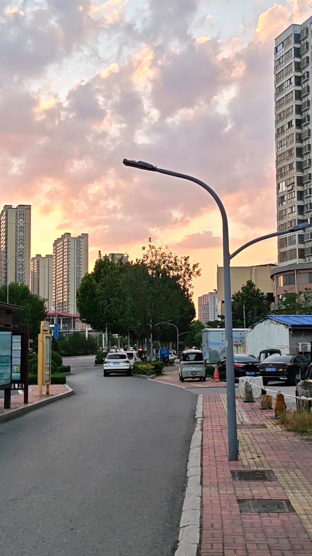 希望你们任何时候都不要丢下音乐，人生道路上有很多难以想象的事情。只要音乐在，你们