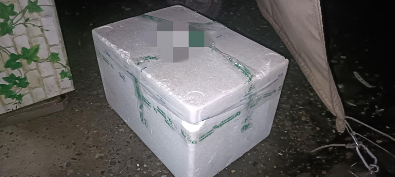 这几天陆续收到来自河北的热心网友@颠沛流离放过自己66寄来的十斤冻鸡小胸和两个加
