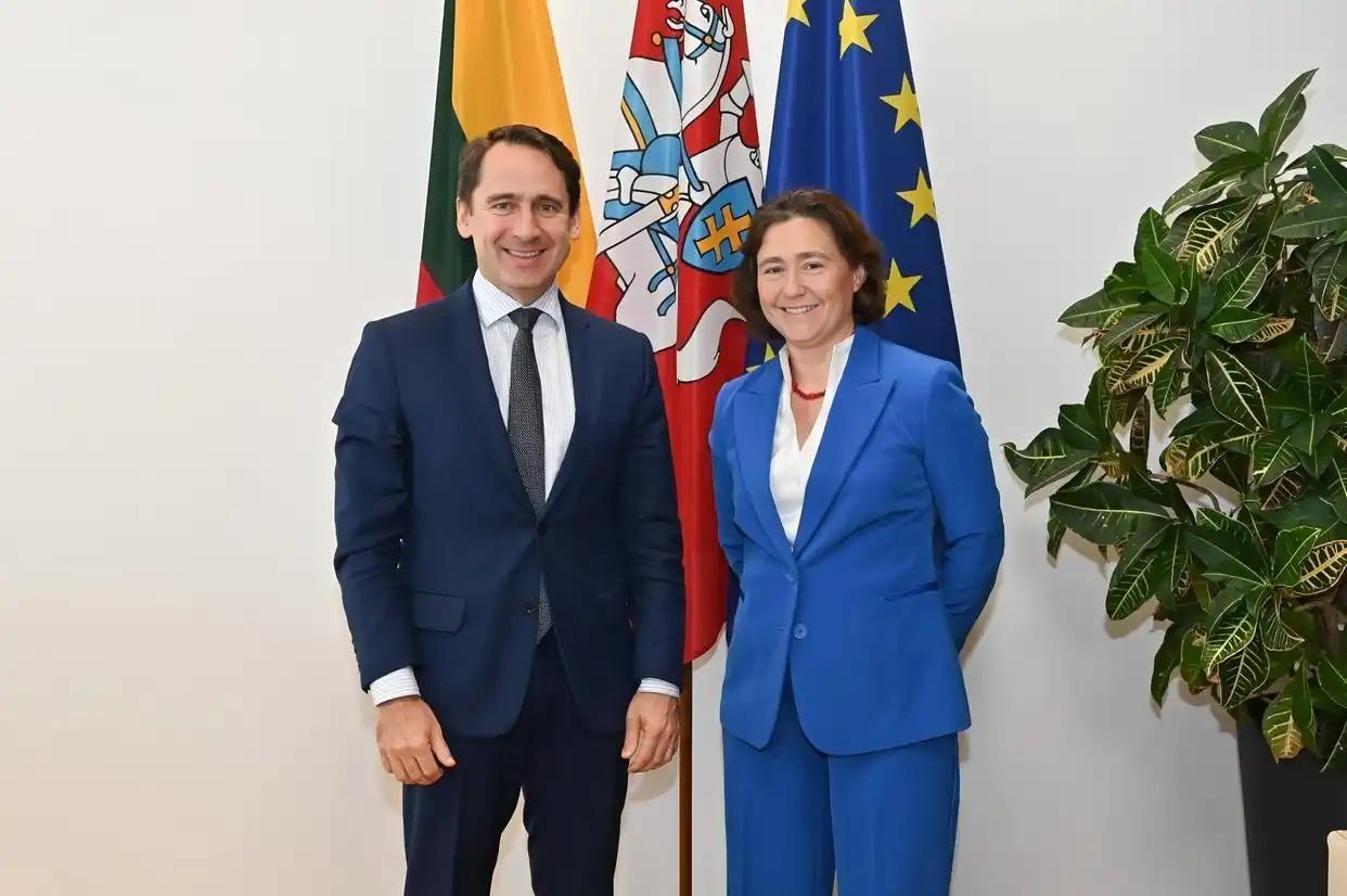 [浮云]中国宣布了！12月15日，中国方面确认，从即日起，立陶宛公民申请赴华签证