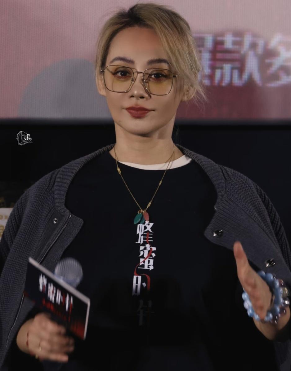 中年女性对爱情的需求？

宁静的回答一针见血

发现人到中年，情商真的会变高。