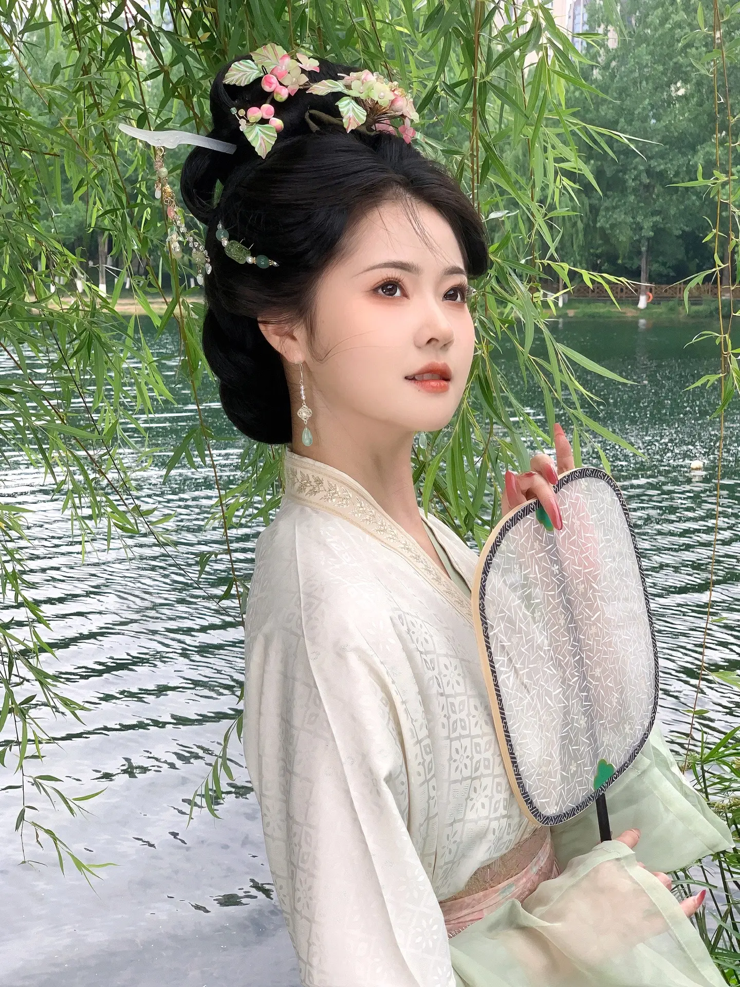 所谓伊人，在水一方。
