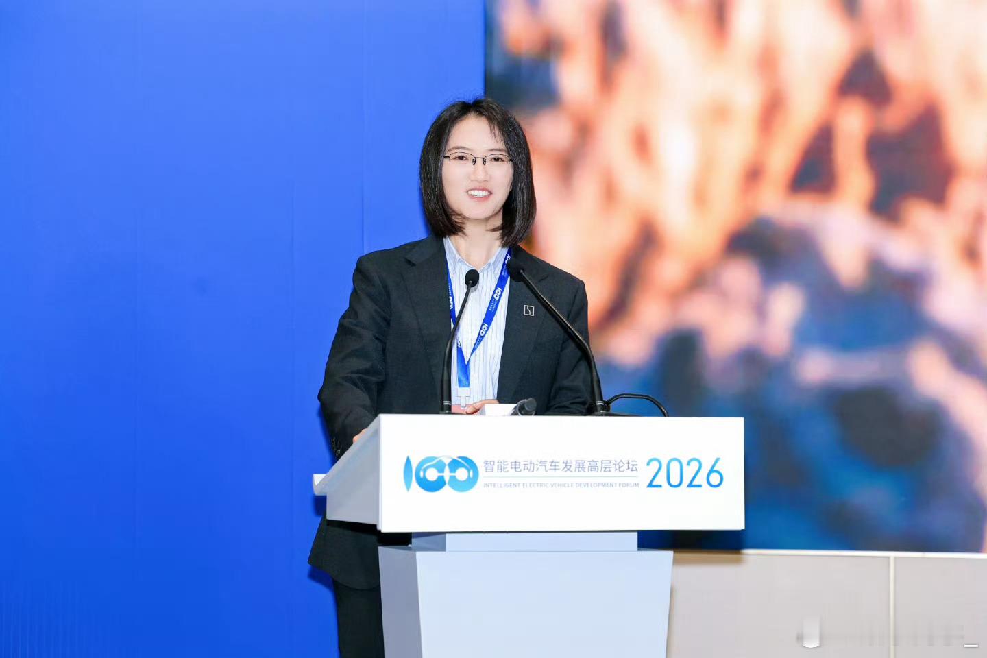 极氪这次说的“为混动车型注入纯电灵魂”，算是戳中了现在很多人的痛点。说白了，现在