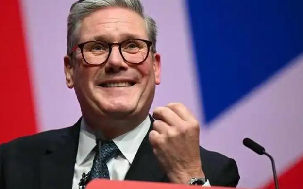 又一个站出来了！
英国首相明确宣布：
1月21日，英国首相斯塔默在议会明确宣布，