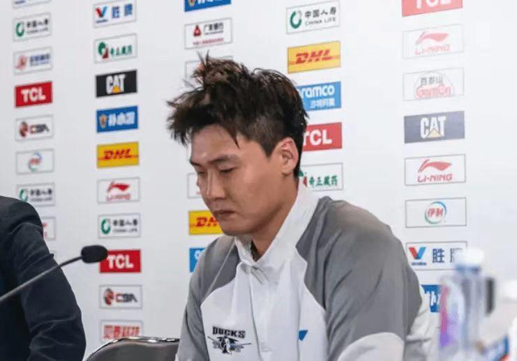 昨日CBA常规赛，北京不敌青岛遭遇败绩，赛后有新疆球迷评论时发出“赵睿巅峰在广东