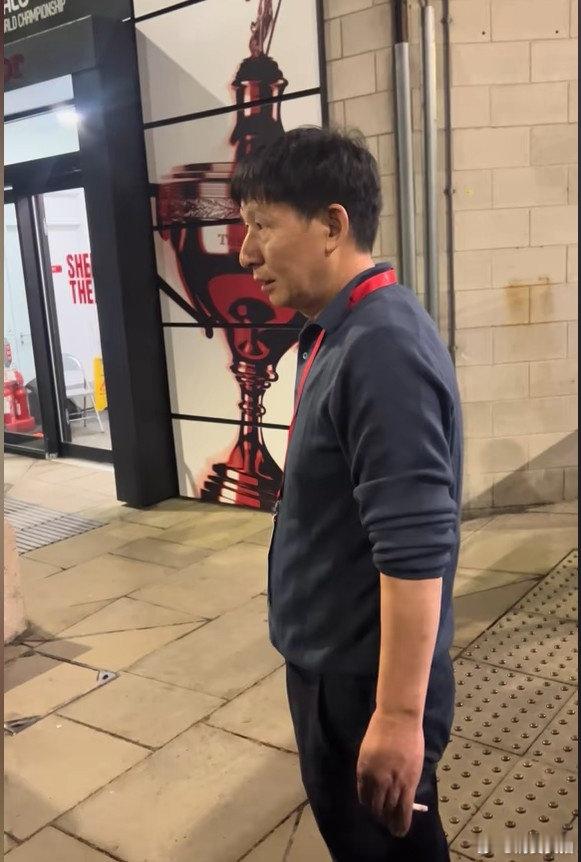 【吴宜泽父亲回复球迷】斯诺克世锦赛决赛，吴宜泽18-17肖恩·墨菲，生涯首夺世锦