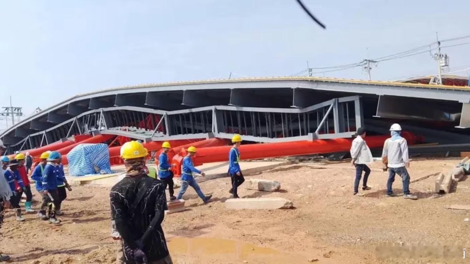 泰国在建建筑突发坍塌事故 4名工人受伤送医海外新鲜事 泰国北榄府（Samut P
