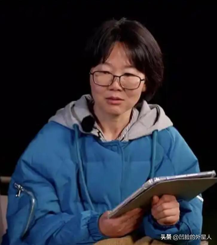 作家李娟能把读者笑尿!！她说，她有次买了一张200元的特价机票，于是从乌鲁木齐飞