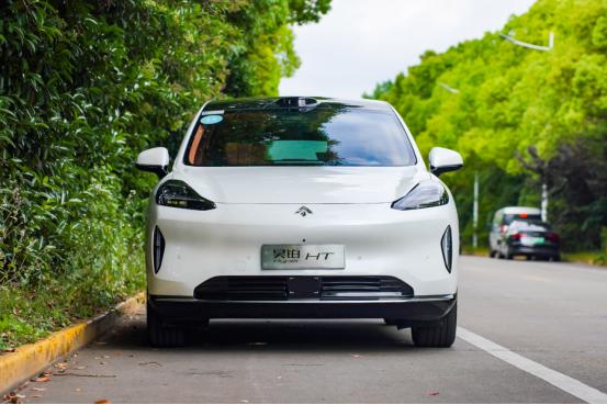 昊铂终身免费充电网络再扩容，携手极氪新增300站点畅享出行自由
 
新能源车主们