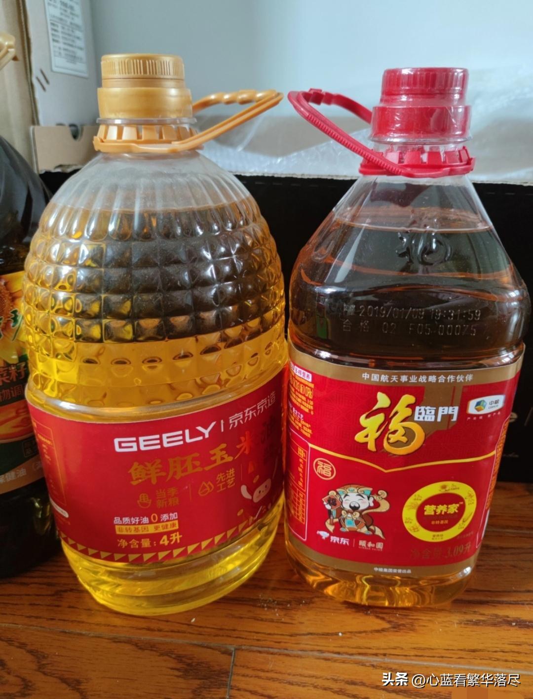 最近家里翻出来两瓶过期已经大半年的食用油，可真是让我发愁该怎么处理了，原本打算直