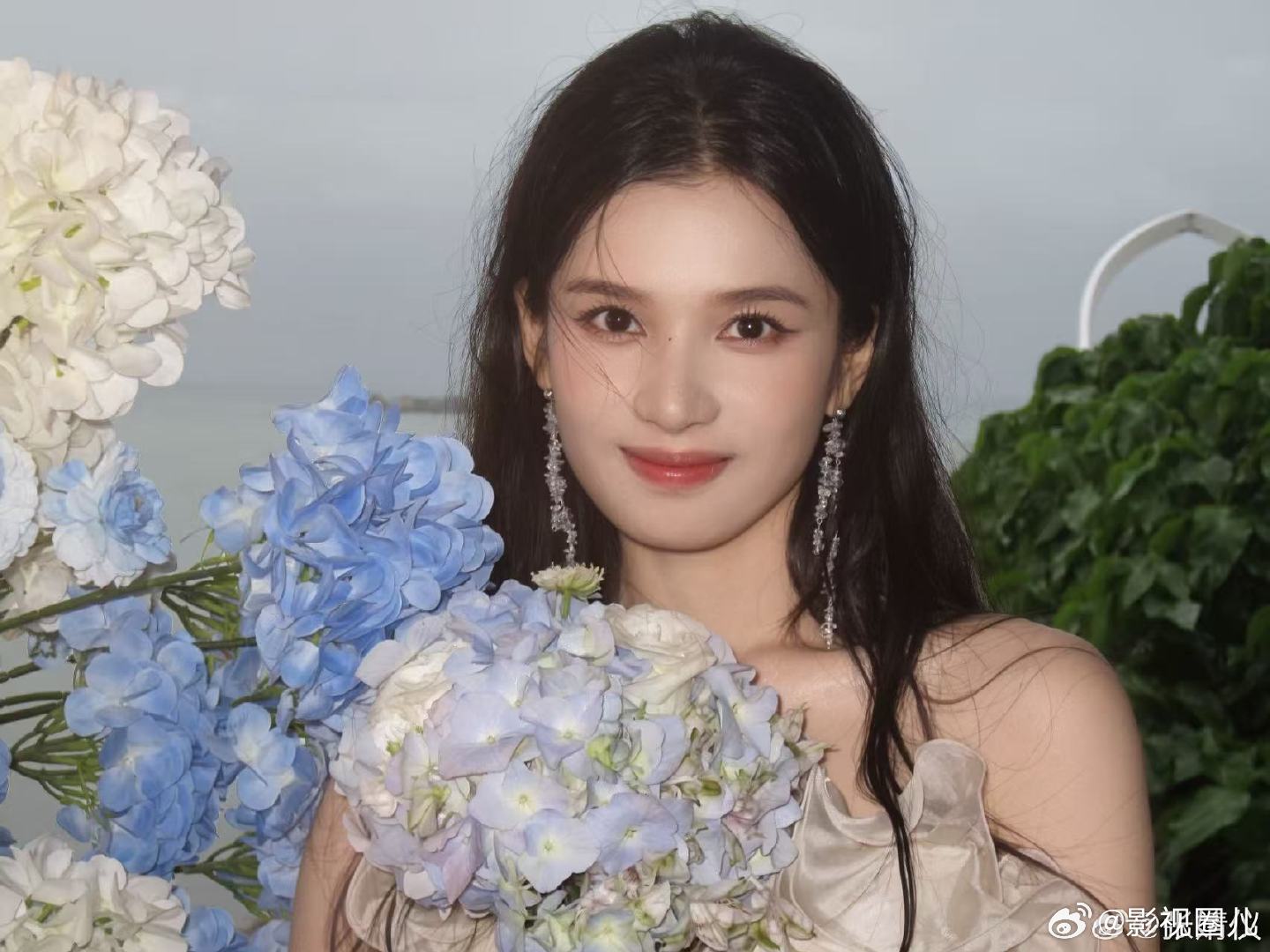 张婧仪晒野狗骨头婚纱照张婧仪晒苗靖婚纱照张婧仪晒苗靖婚纱照