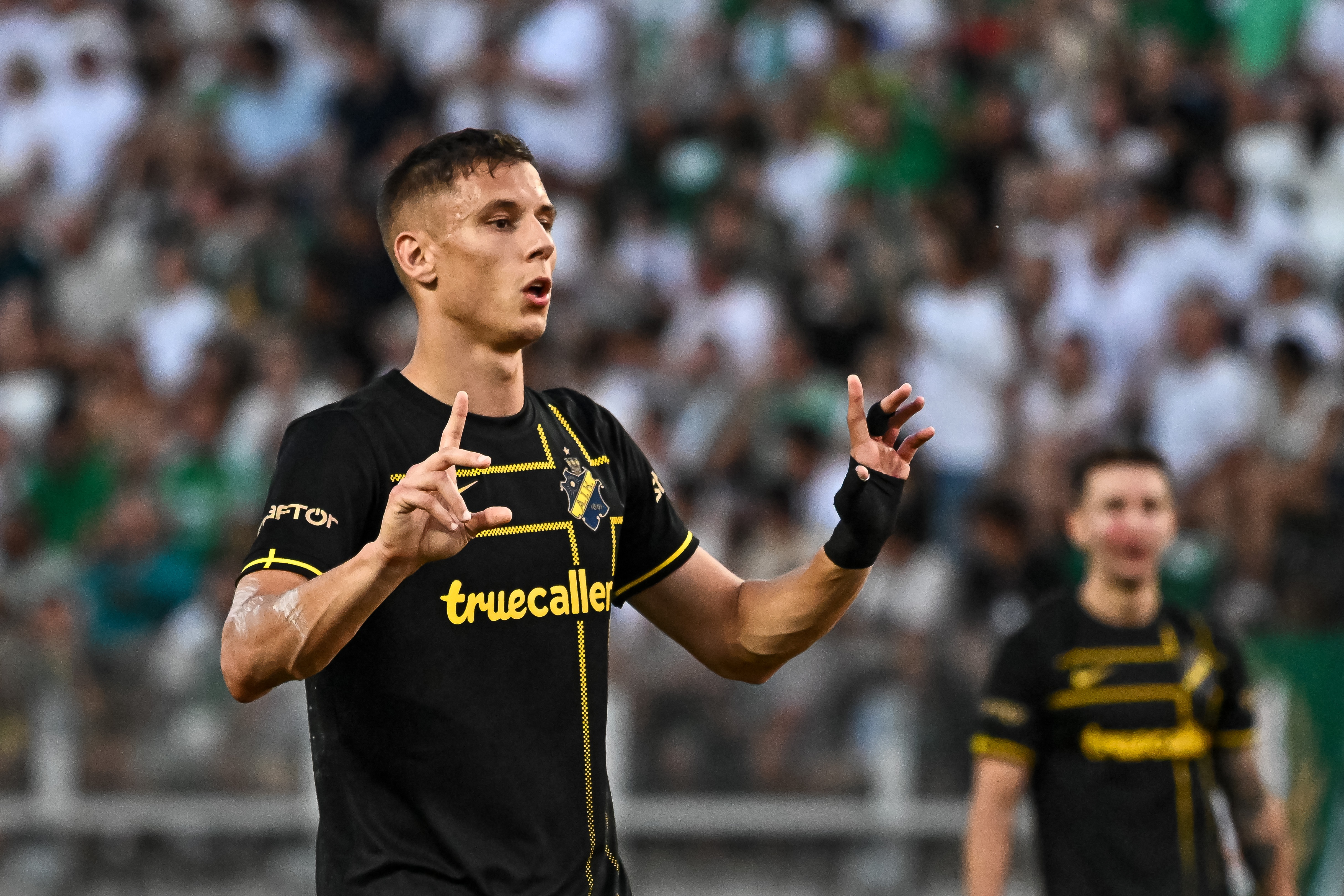 瑞典媒体：本科维奇已完成体检，可能本周官宣加盟深圳新鹏城