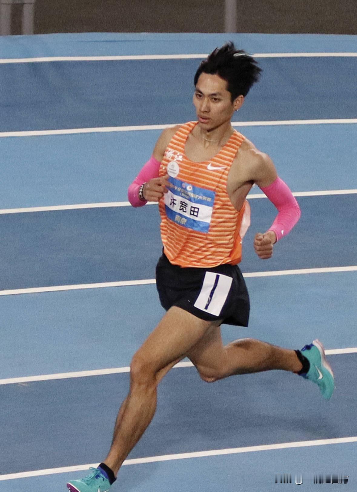 全国室内田径大奖赛成都站男子3000米比出了近年来水平最高的一场比赛，前六名选手