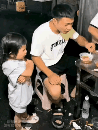 这段视频道出了年轻父母们的无奈，如今的孩子到底该如何教育，遇到这种情况到底该怎么