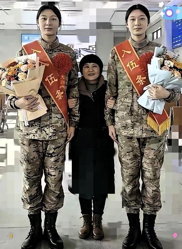 谁说女儿不如男？

看这个满脸幸福的母亲，养出来这么优秀的双胞胎女儿，内心该有多