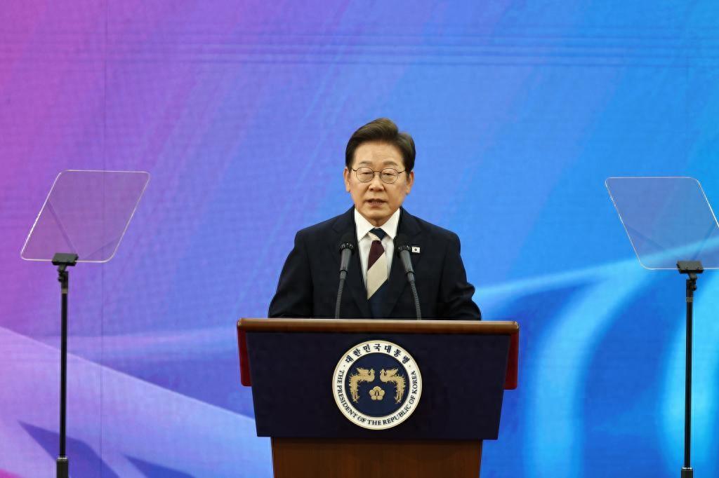 特朗普下令大幅缩减美韩联合军演规模后，韩国总统李在明不仅未表担忧，反而公开对这一