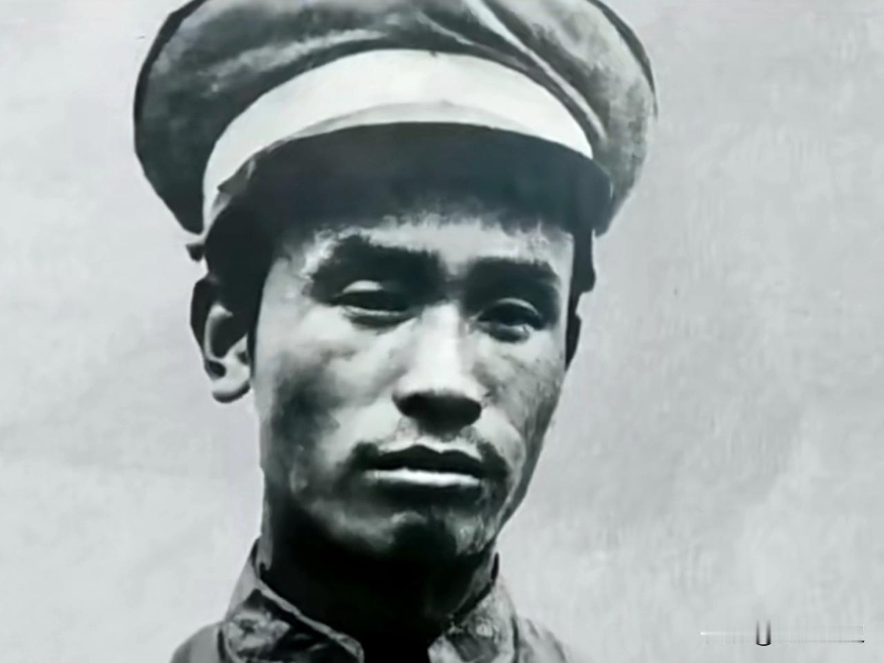 他是400万解放军中，公认的第一铁血狠人，是全国战斗英雄榜榜首的超级战神，力压九
