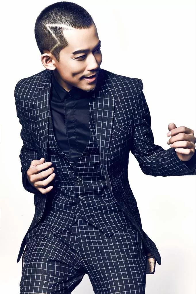 苏醒和莫愁都是一类人！
看完《我们的歌》五季苏醒和莫愁合唱的《爱是怀疑》，发现两