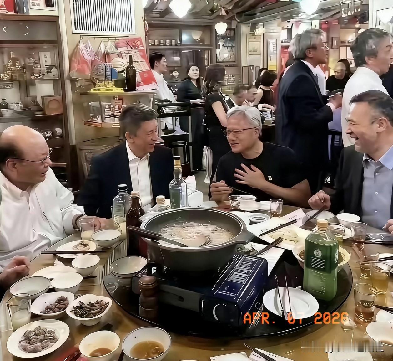 人家压根儿就不拿喝茅台、用包间、让人倒酒这些事儿来证明什么，简简单单就好。