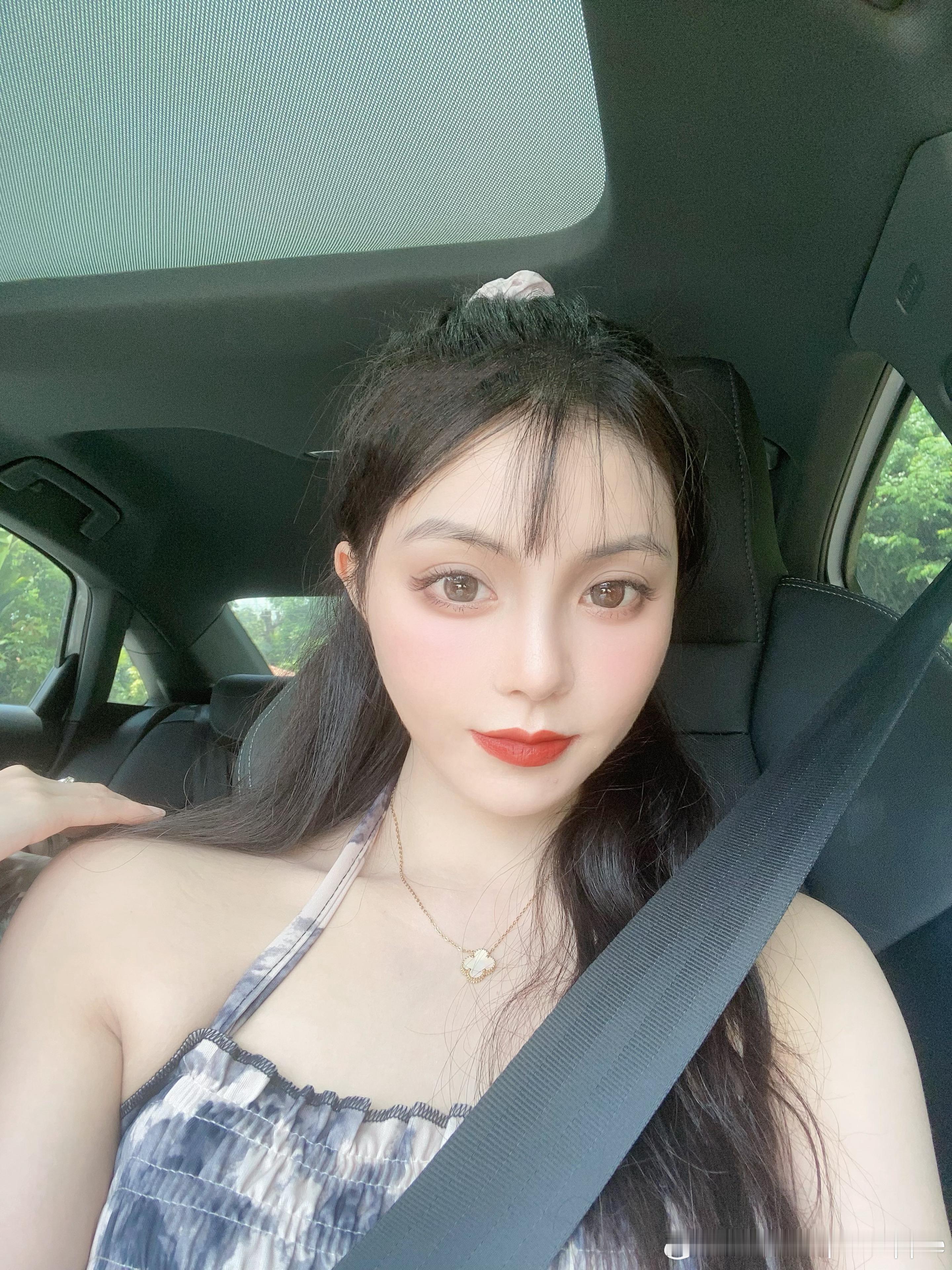 猫宁，今日份港风色号👄#今日妆容##早安# ​​​