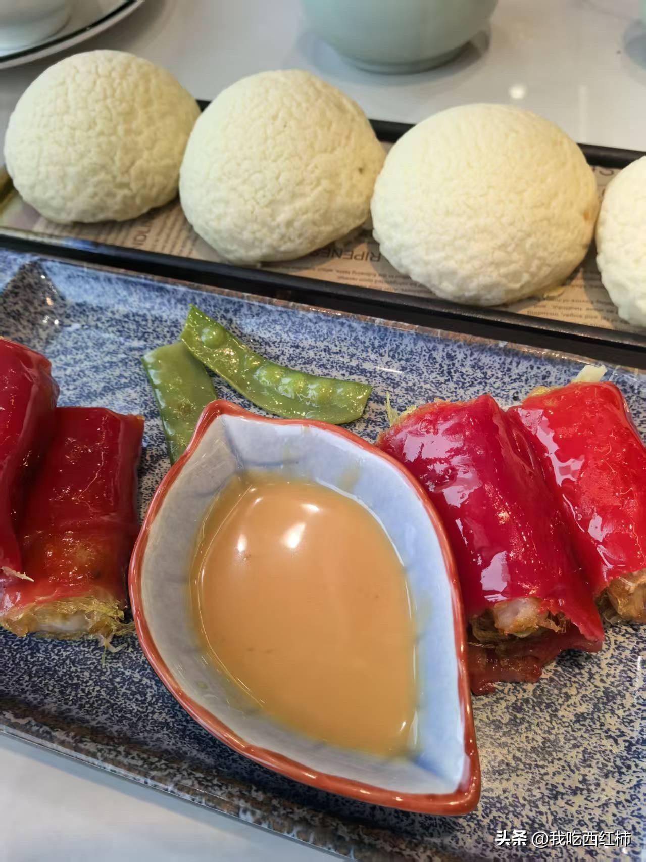 妈妈没把好吃的让给我
带爸妈去广州旅游，在茶楼点了白金雪山包和蛋挞等食物，很多都