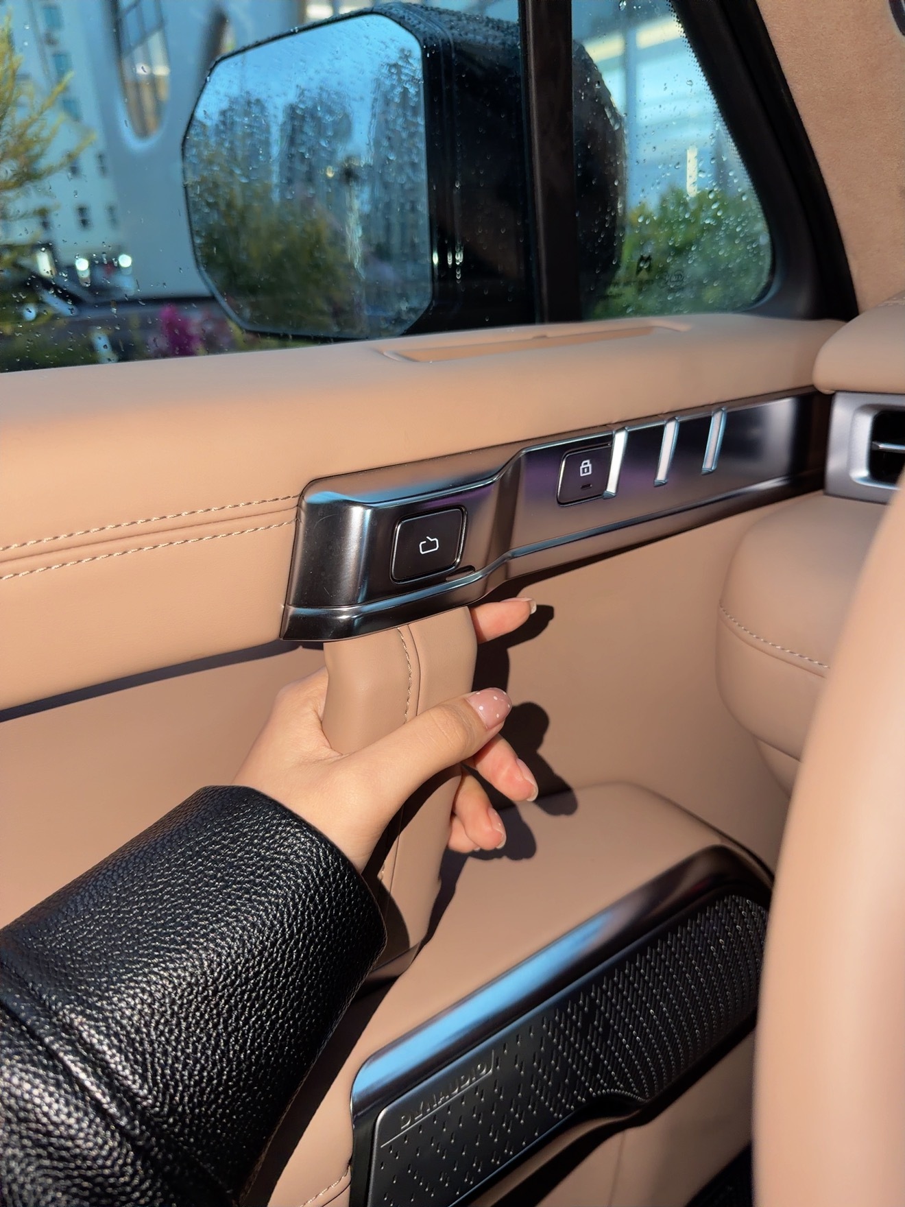 沙漠之鹰握上了