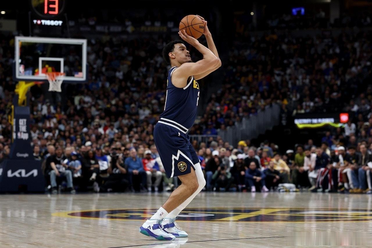 斯潘塞琼斯掘金落选秀逆袭NBA转会奢侈税💰落选秀逆袭！斯潘塞·琼斯创双向转正合