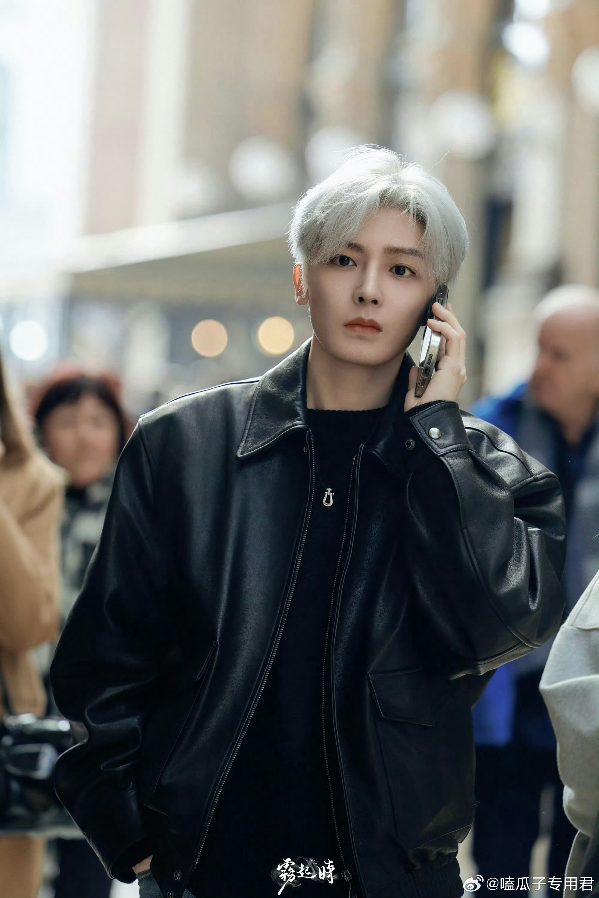 这居然是侯明昊的素颜侯明昊的素颜状态因少年感十足、肌肤状态极佳引发全网惊叹，网友