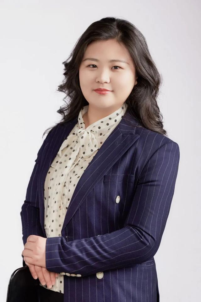 保险圈炸锅！
 
5月7日消息：泰康人寿青岛分公司38岁的全国销冠任晓敏，被青岛