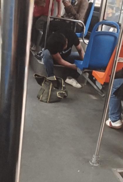 “被央视点赞了！”贵州贵阳，一男子乘坐公交车，刚坐下就发现自己前面的座椅松动了，