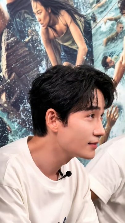 朱一龙吴磊东极岛首映生图朱一龙这个侧颜，真的是生图的神！！！ ​​​