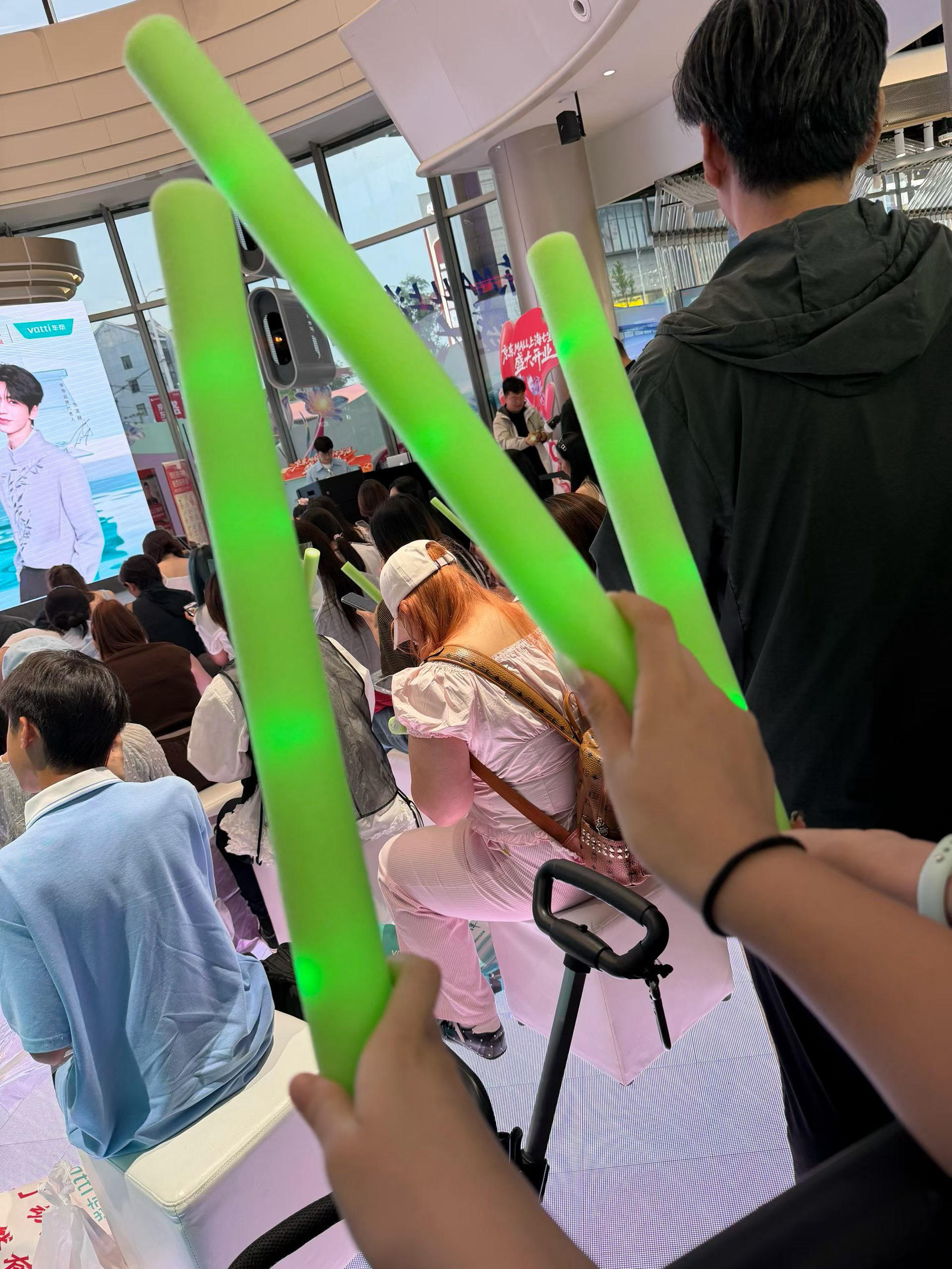 羡慕现场可以连麦的妹子图片cr