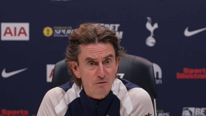 “在我看来，米基（范德芬）的防守动作里，从来就没有什么‘鲁莽犯规’可言。” 