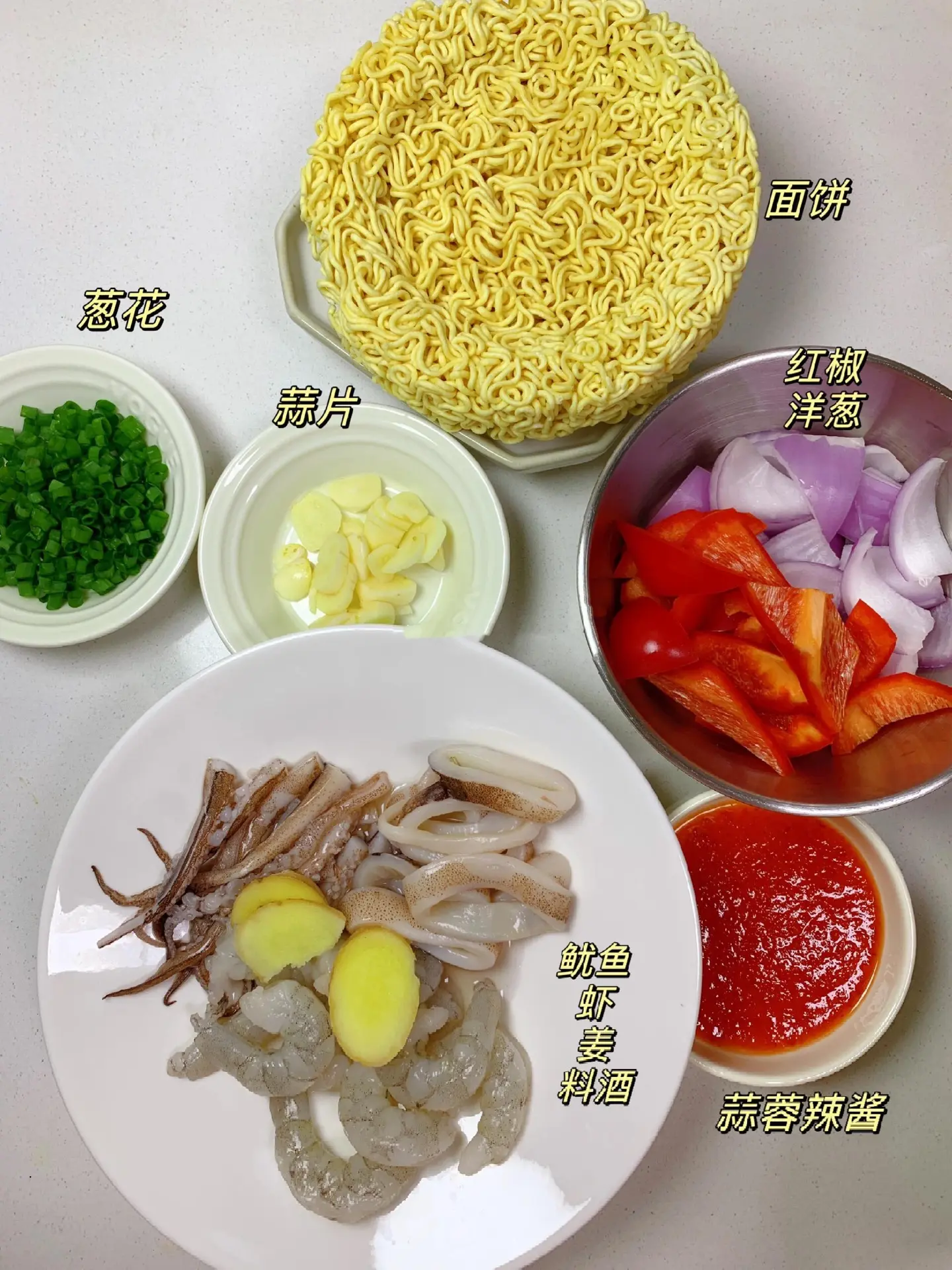 赶快去做这个焖面，真的香。哈喽大家，今天吃海鲜焖面 真的太鲜了，面条超...