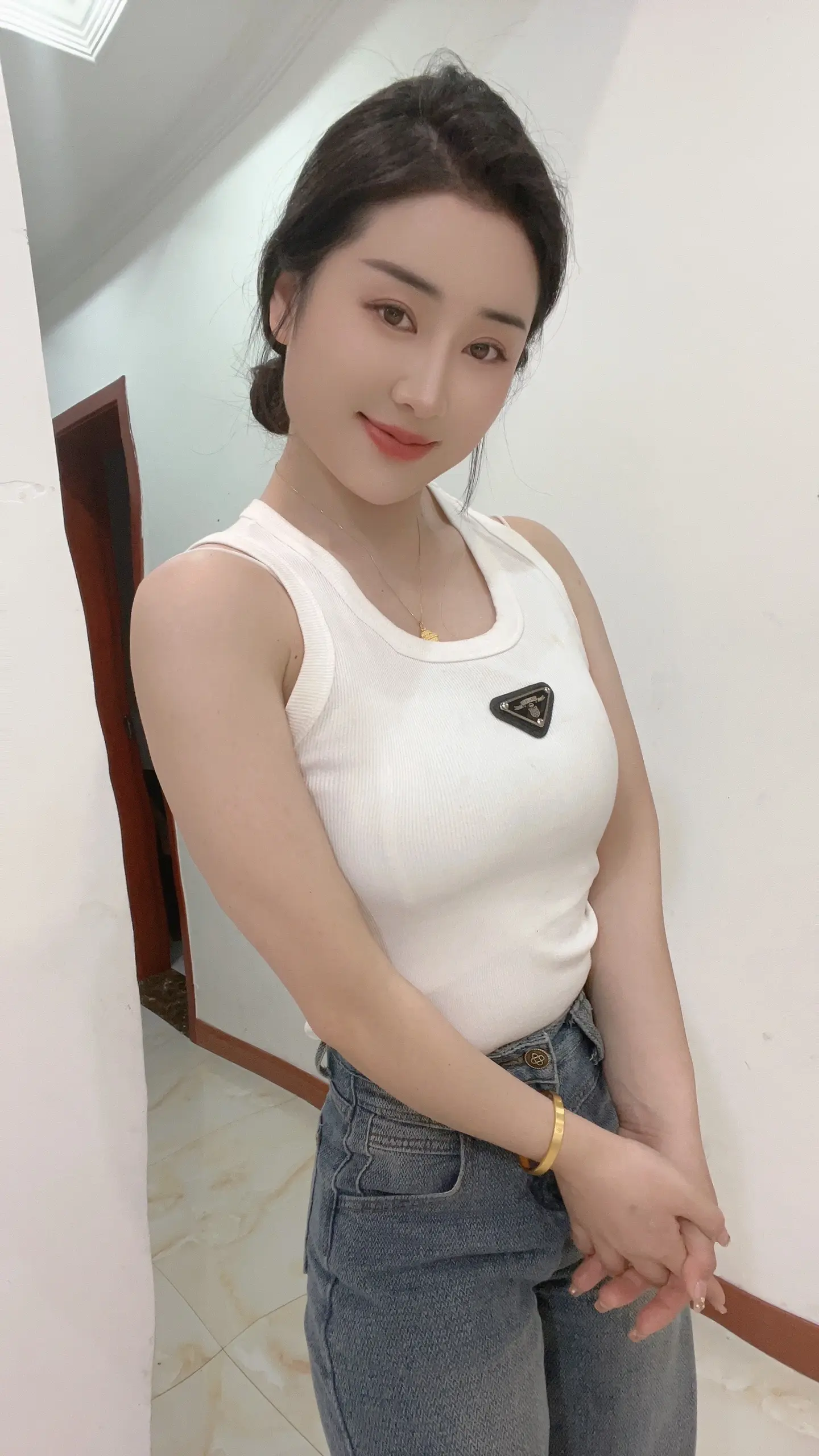 最傻的女人就是，一生气就不说话，一委屈就掉眼泪，一难受就不吃饭，只要气消了，就不记仇，永远都是先惩罚自己”有同款吗？DOU+小助手