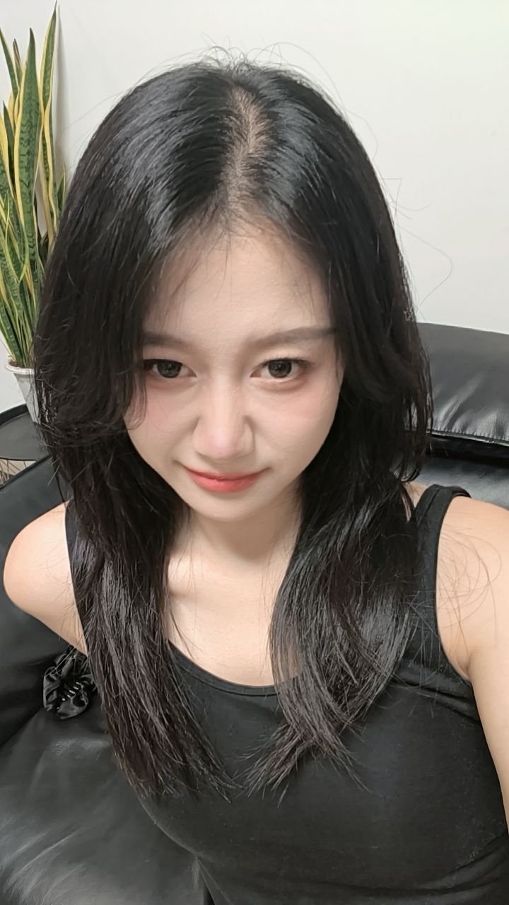 休息的日子，做了新发型新美甲开心哟～ 
