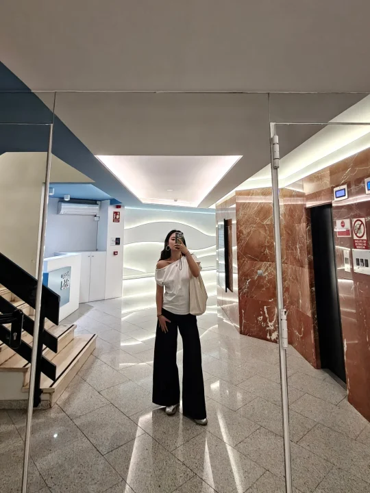 🇪🇸论楼梯口大镜子的实用性