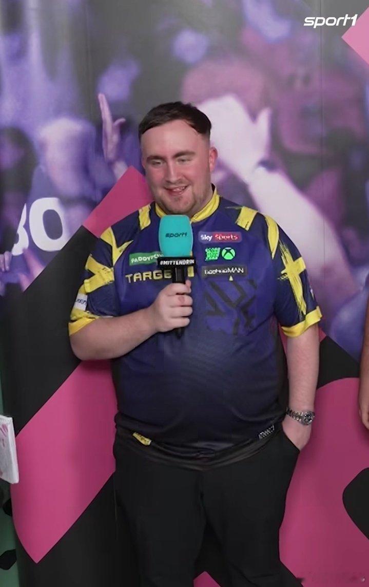 🎙️飛鏢世界冠軍盧克·利特勒：“拜仁慕尼黑球員倫納特·卡爾在賽事期間傳訊息給我