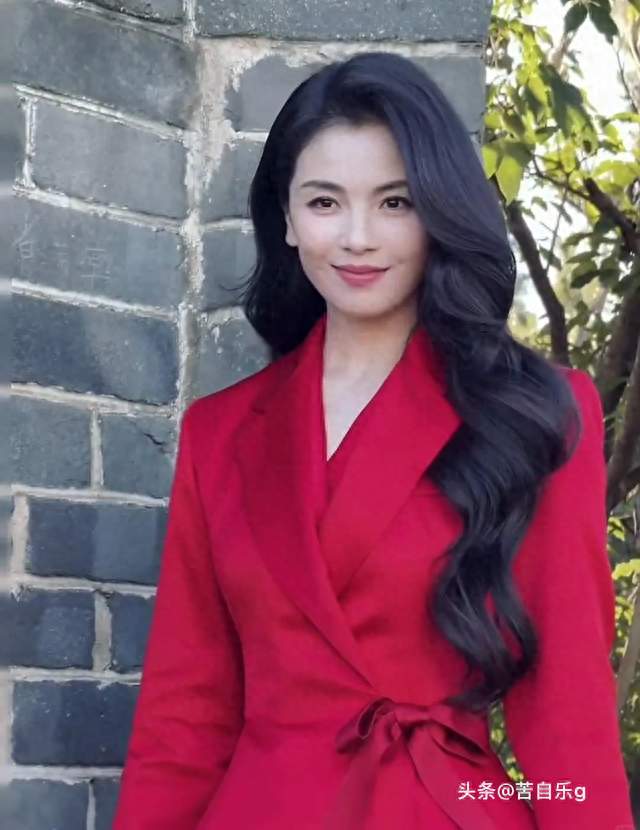 48岁刘涛国庆晚会惊艳全场！火遍全网，她的保养秘诀这么“笨”