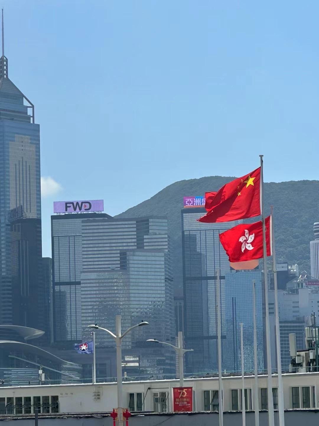 去香港给女朋友买香奈儿口红💄