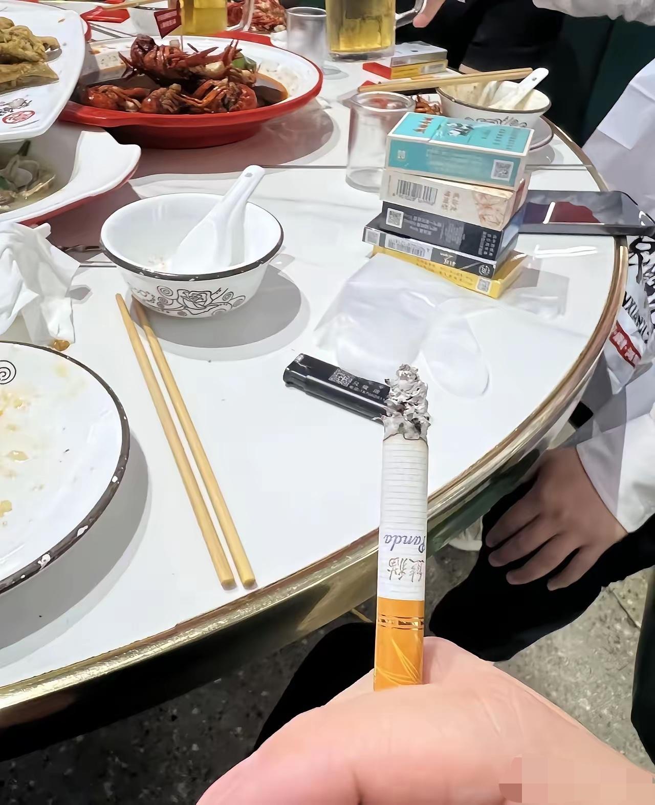 这样的饭局抽这样香烟的人，算不算有钱人