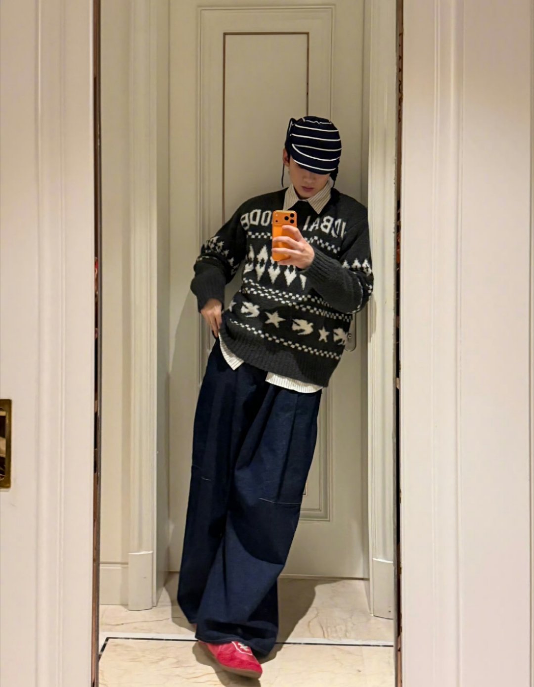 亭亭你换新手机了！连夜去偷！（bushi） 白敬亭有空的话拿新手机多拍拍照嘿嘿嘿