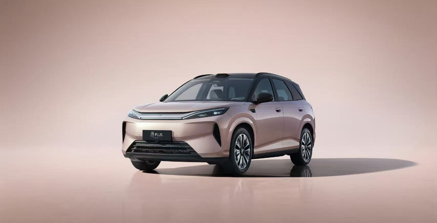 比亚迪确实是很懂爆款密码，刚在E3馆看完第三代元PLUS的全球首发，来唠唠这台1