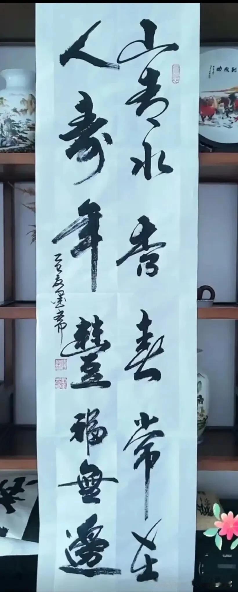 上联:金秋桂树香满园
下联:室雅诗书气沁心
横批:诗画金秋