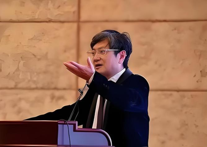 2026年3月下旬，浙江大学郑强教授在国家级会议上直言：AI别再忙着送外卖翻跟斗