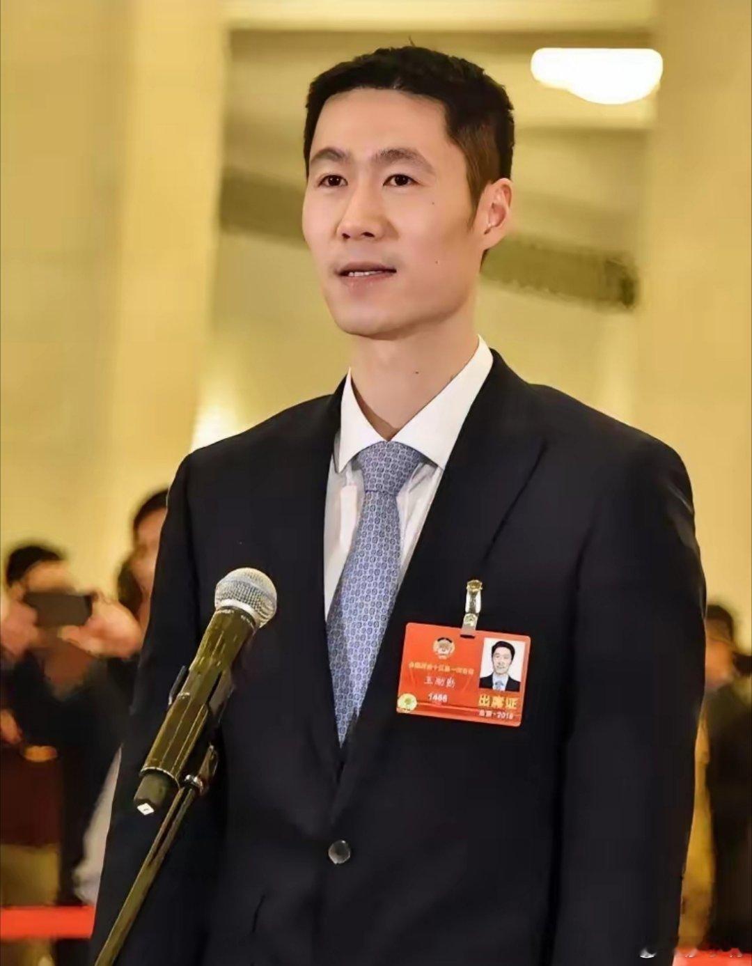 揭秘王励勤名下职务情况王励勤此前是乒协主席，这个职位是没有行政职别的，而如今的乒