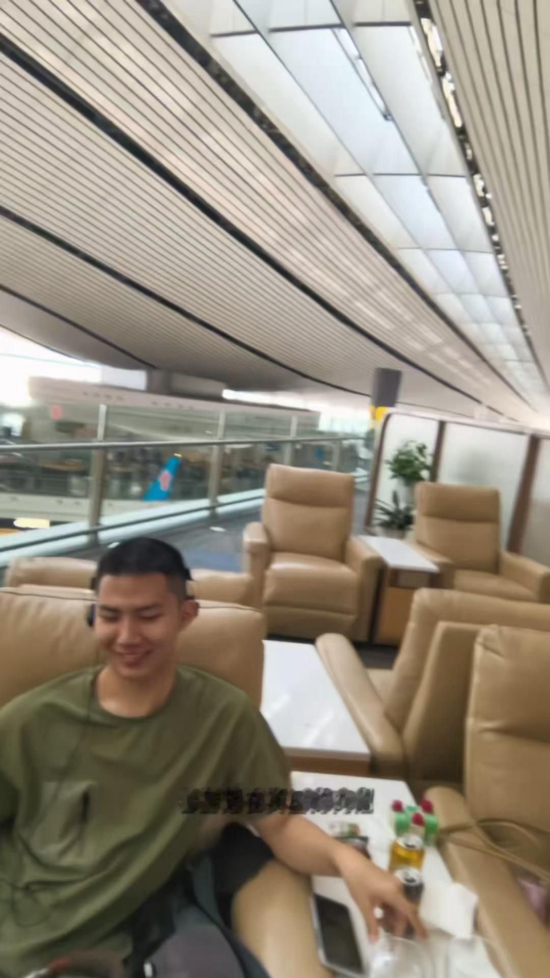 胡军一家去伦敦看女儿演出胡军的摄影技术进步了胡军的胡nowTV伦敦篇章上线✨跨越