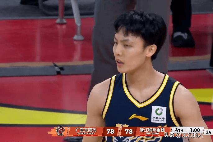 徐杰真是个硬汉，休息四天回归，拿下22分五记三分



徐杰太强了，脚踝扭伤仅仅