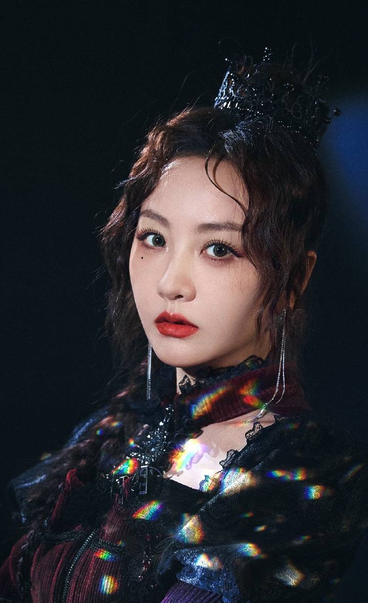 杨蓉古早豪门千金这个造型有点像她之前演过的一角色 杜小寒 ​​​