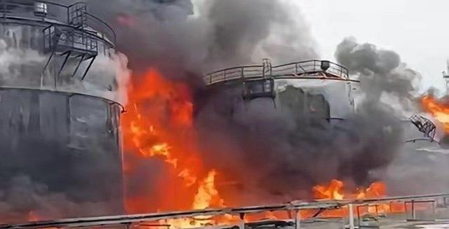 北大西洋一声扣押，乌克兰凌晨一片火海。美英联手截下俄罗斯油轮的那一刻，怕是没算到