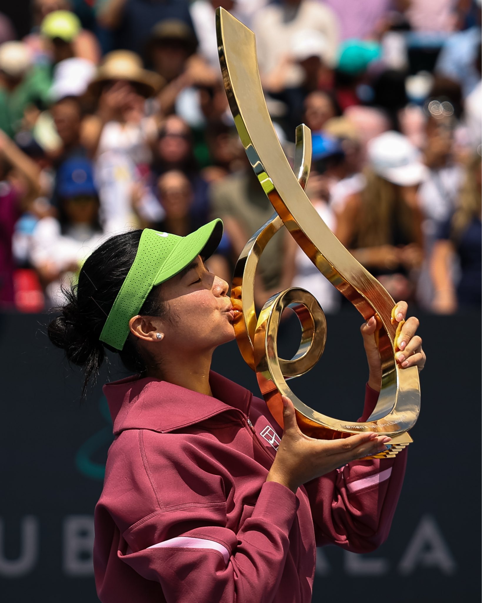 早上好☀️送上伊埃拉在WTA500华盛顿站的捧杯图📸伊埃拉夺巡回赛首冠伊埃拉华